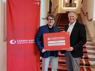 Scheck&uuml;bergabe Casino Salzburg an Krebshilfe