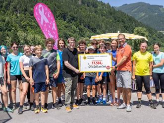 Sch&uuml;lerinnen und Sch&uuml;ler laufen f&uuml;r den guten Zweck