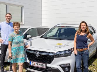 Suzuki KFZ wird an Krebshilfe Salzburg &uuml;bergeben