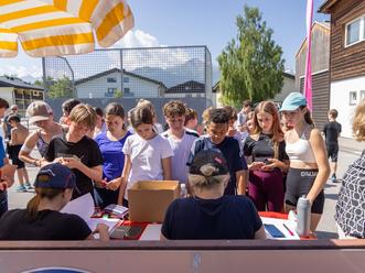 Sch&uuml;lerinnen und Sch&uuml;ler laufen f&uuml;r den guten Zweck